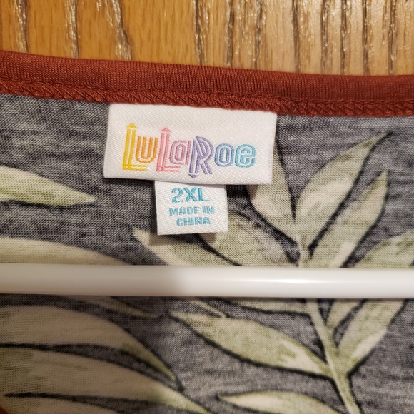 Hawaiian Print Lula Roe Randy - Picture 3 of 3